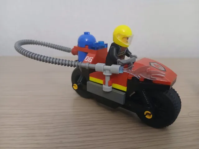 Autopompa dei pompieri LEGO City 60410