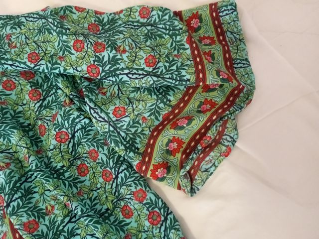 Lote Camisa Blanca y Caftán Verde Nuevo