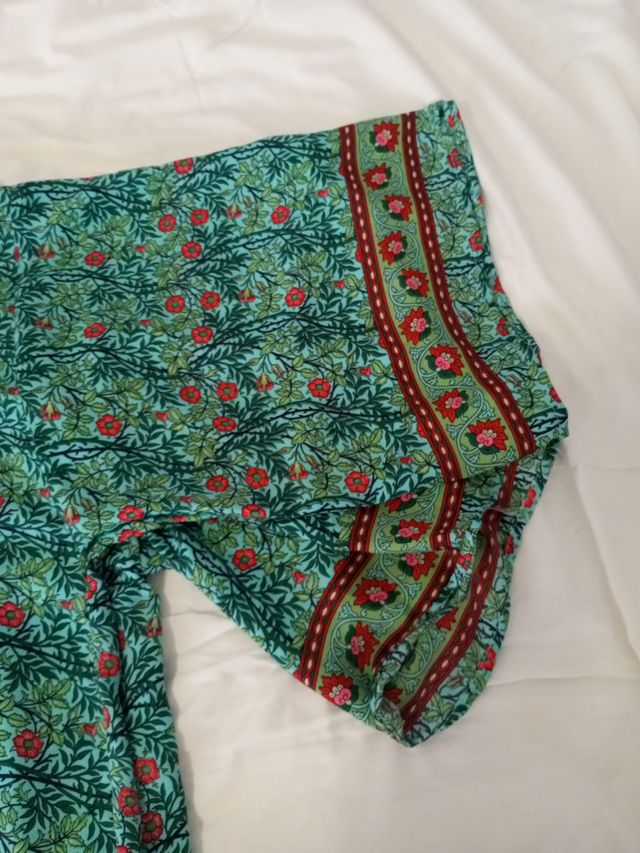 Lote Camisa Blanca y Caftán Verde Nuevo