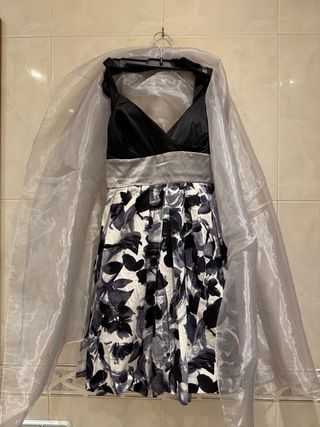 Vestido de fiesta negro y multicolor