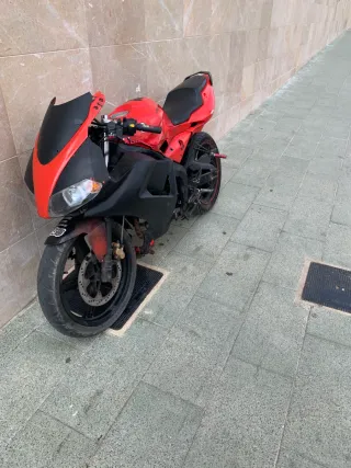 Yamaha TZR Roja y Negra