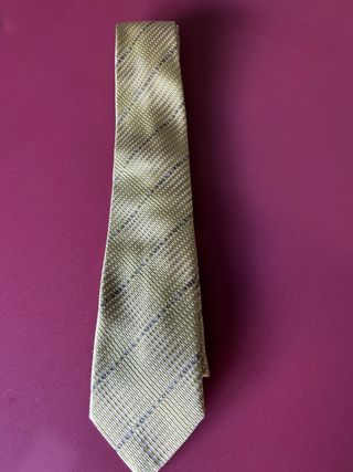 Corbata de exposición dorada y verde