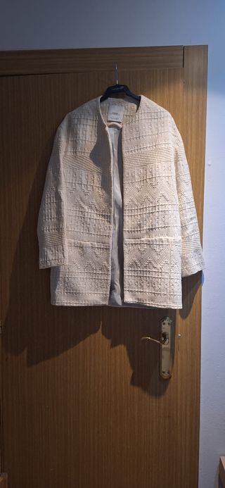 Chaqueta blanca texturizada