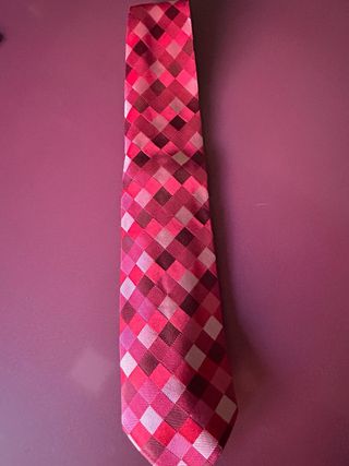 Corbata de cuadros rosa y roja