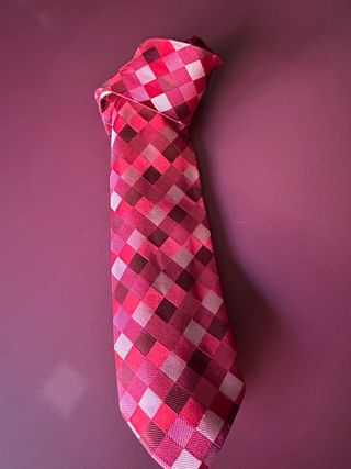 Corbata de cuadros rosa y roja