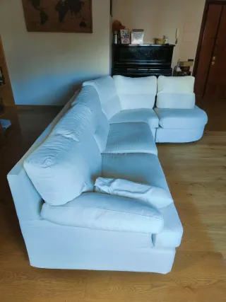 Divano angolare bianco in alcantara