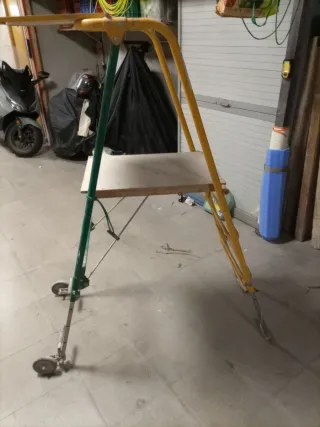 Escalera con ruedas
