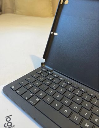 Teclado Funda Logitech iPad Air 3ª Gen nuevo