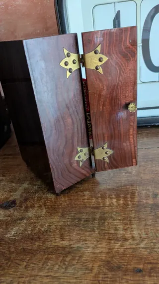 Portagioie carillon vintage - armadio bambole