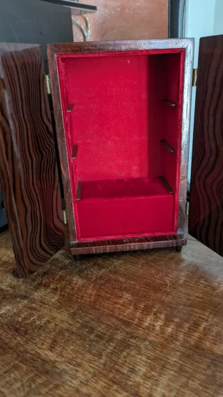 Portagioie carillon vintage - armadio bambole