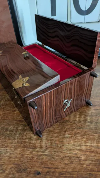 Portagioie carillon vintage - armadio bambole