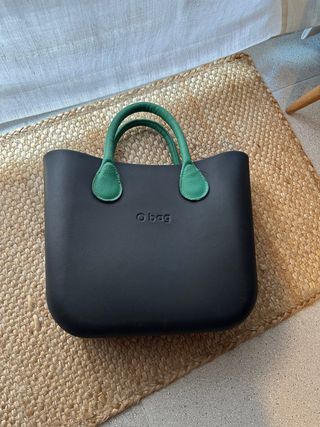 O Bag mini negra con asas verdes
