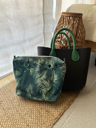 O Bag mini negra con asas verdes
