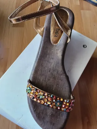 Sandalias cuña marrón cobre y multicolor