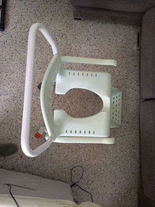 Silla de baño para personas de movilidad reducida