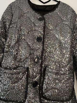 Chaqueta acolchada lentejuelas plateadas