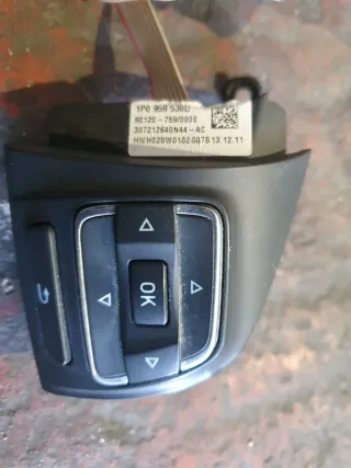 Mandos Volante Coche y Conector USB