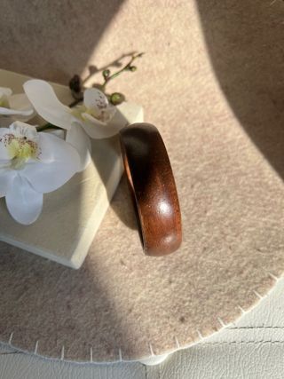 Bracciale rigido in legno naturale