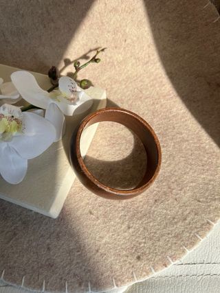 Bracciale rigido in legno naturale