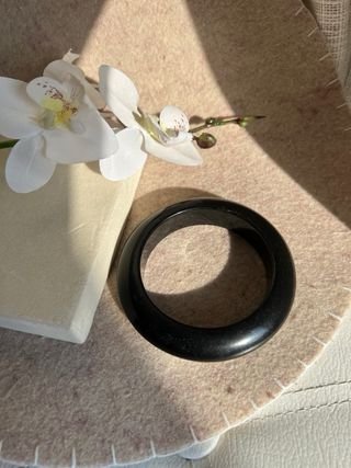 Bracciale rigido resina lucida nero