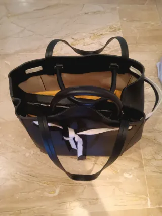 Bolso negro con lazo