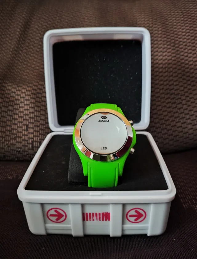 Reloj LED Marea Verde