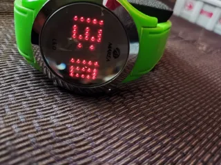 Reloj LED Marea Verde 