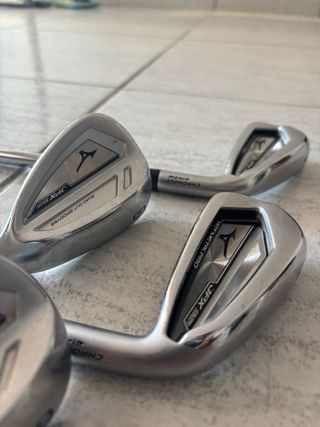 Gran lote de golf +130 bolas y 18 palos
