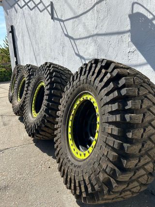 Maxxis Trepador 40 con llantas 