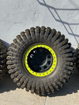Maxxis Trepador 40 con llantas 