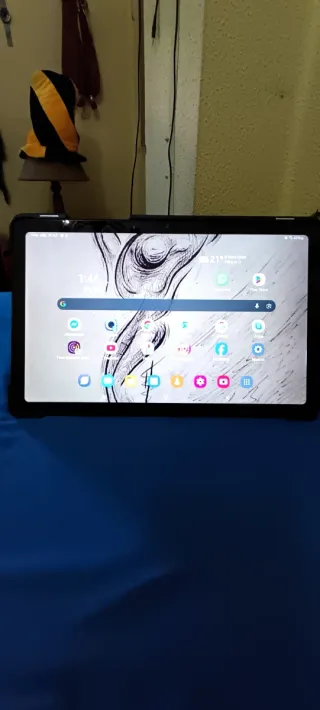 Samsung Galaxy Tab A7 Negra + Caja y Soporte
