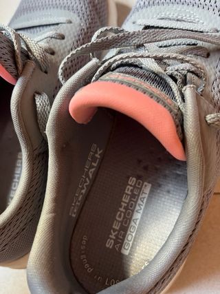Skechers Go Walk grises y rosas