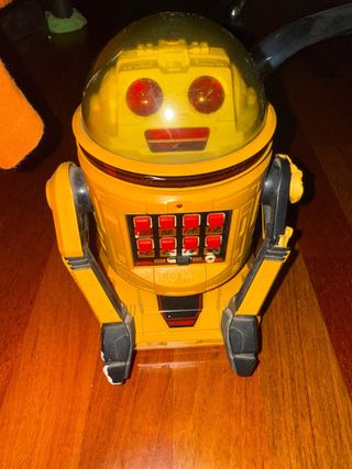 Robot Tomy Amarillo