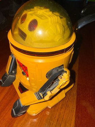 Robot Tomy Amarillo