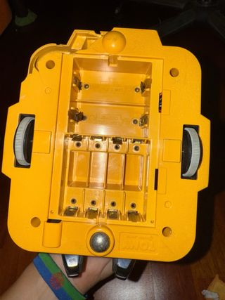 Robot Tomy Amarillo
