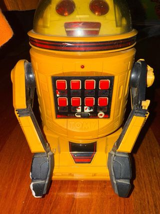 Robot Tomy Amarillo