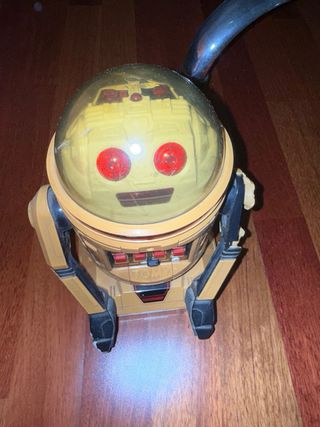 Robot Tomy Amarillo