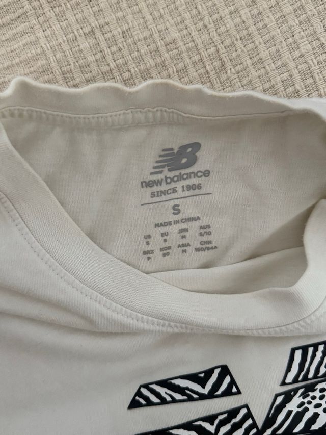T-shirt New Balance branca com logo