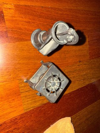 Juego de piezas metálicas sacapuntas antiguos