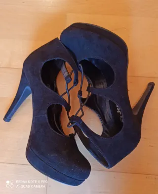 Zapatos de plataforma negros nuevos