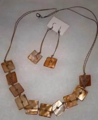 Juego de collar y pendientes