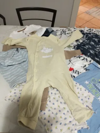 Lotto abbigliamento neonato