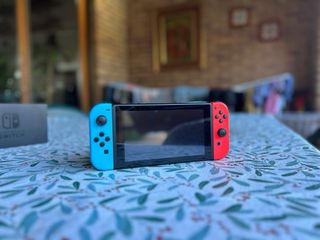Nintendo Switch blu e rosso
