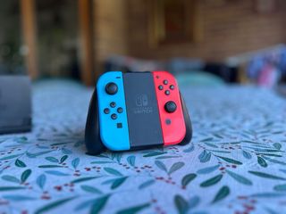 Nintendo Switch blu e rosso