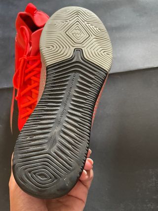 Botas de fútbol Nike rojas y negras