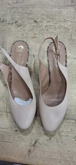 Sandalias Jovi piel beige tacón (1 puesta)