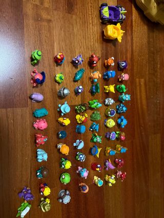 Lote de 52 figuras superthings y dos coches 
