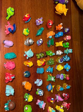 Lote de 52 figuras superthings y dos coches 