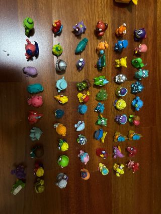Lote de 52 figuras superthings y dos coches 