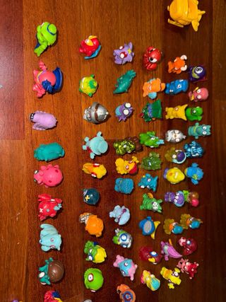 Lote de 52 figuras superthings y dos coches 